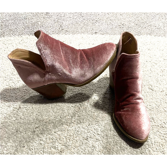 Steve Madden Pink Velvet Ankle Booties - Picture 1 of 11